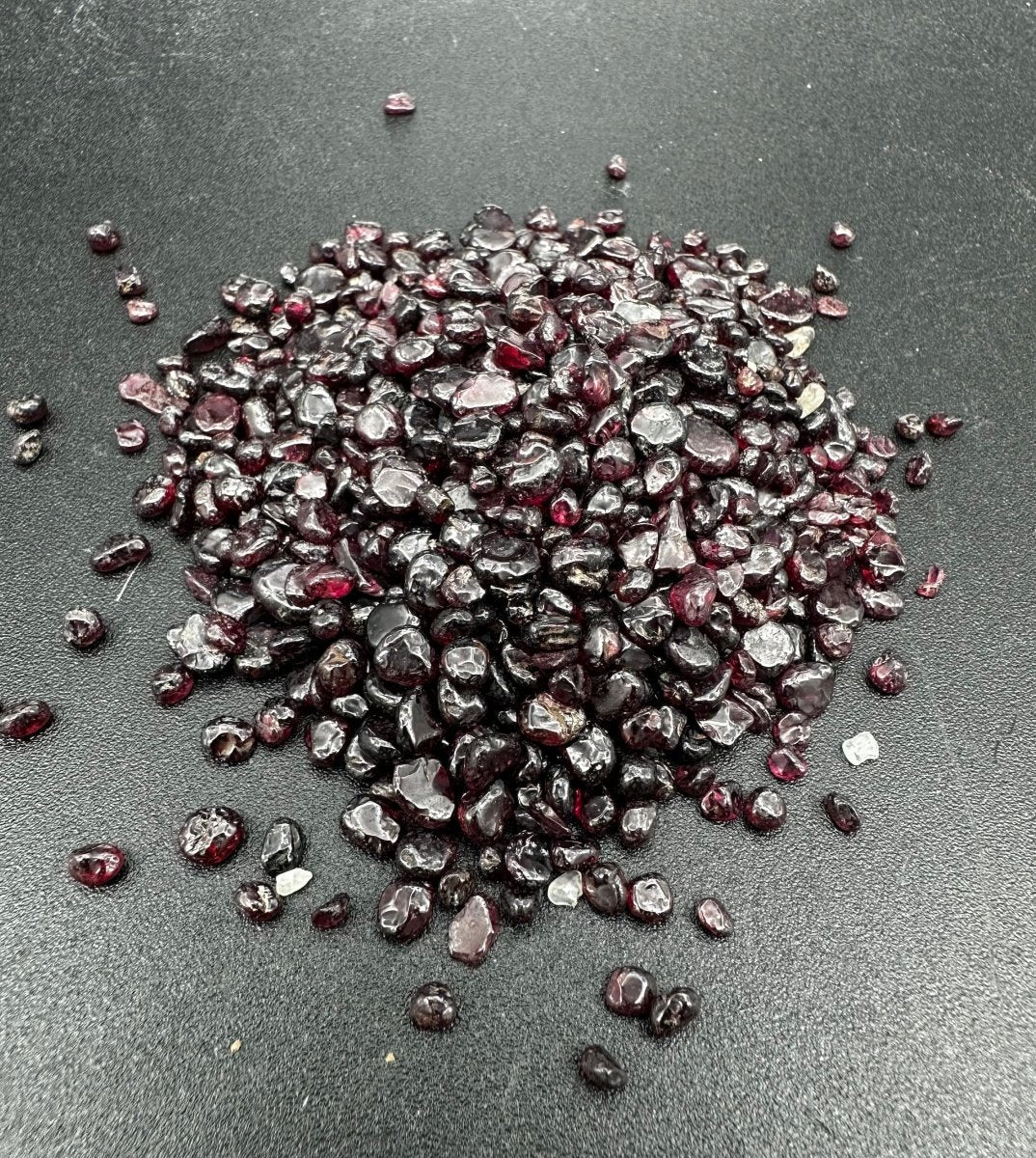 Tumbled Garnet Confetti Chips / 4-10mm AVG - 1 KILO LOT