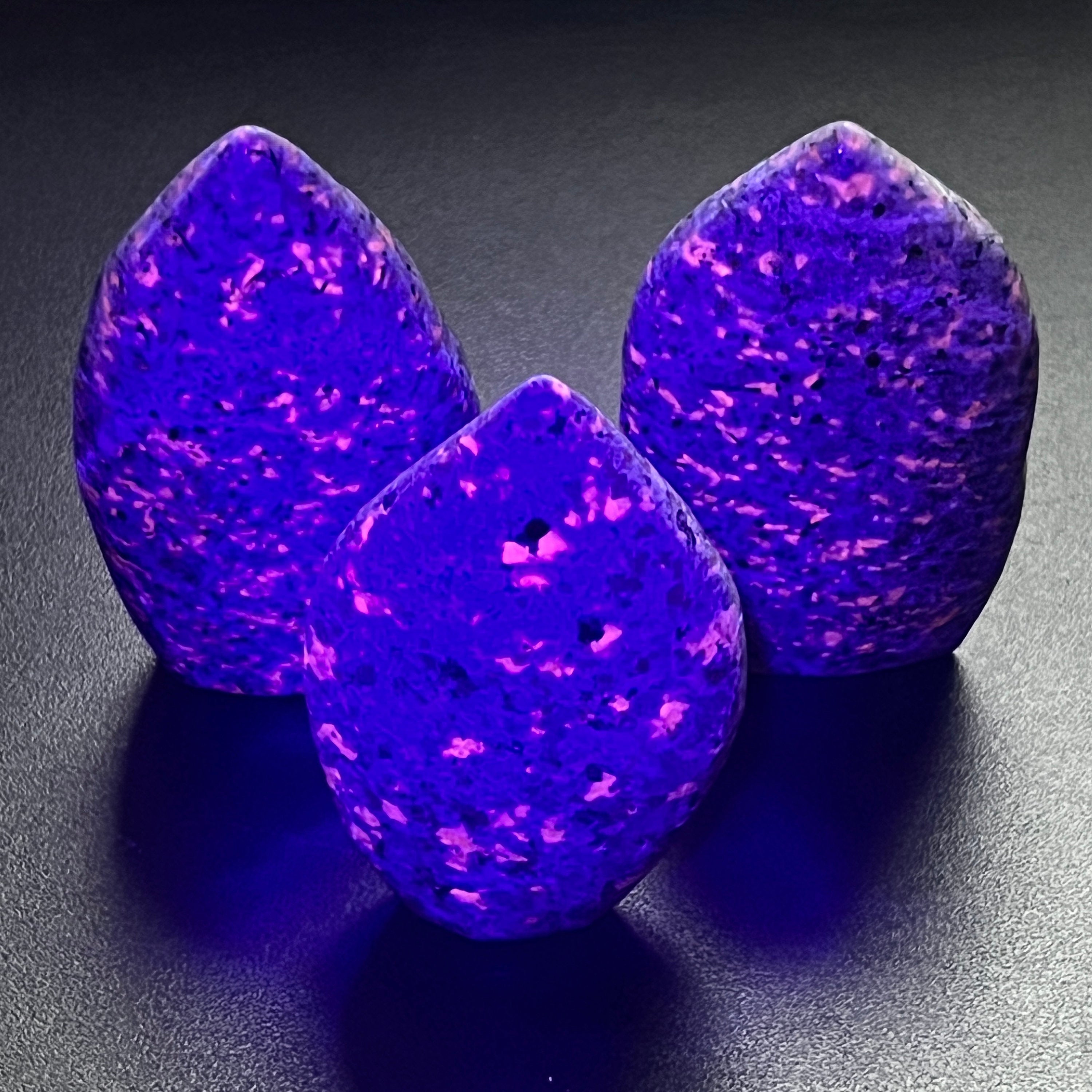 Syenite Flame Standing Tower (UV Reactive) Carving Wholesale