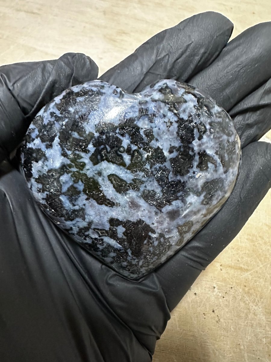 QTY 1 - Indigo Gabbro Puffy Heart / 2-4" AVG