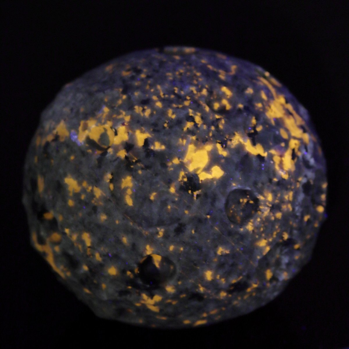 Syenite Sodalite Moon Carving with UV Flashlight Combo